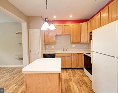 6135 Newport Terrace - Photo Thumbnail 6