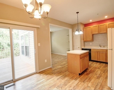 6135 Newport Terrace - Photo Thumbnail 7