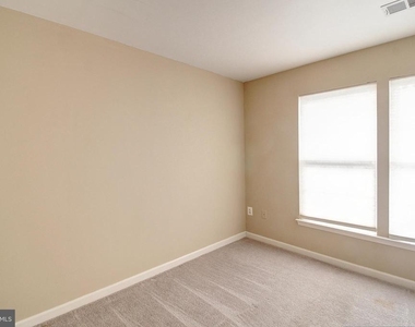 6135 Newport Terrace - Photo Thumbnail 23