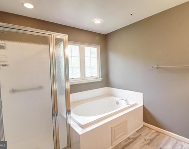 6135 Newport Terrace - Photo Thumbnail 18