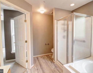 6135 Newport Terrace - Photo Thumbnail 20