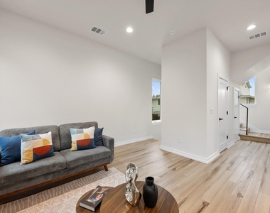 2309 Montopolis Dr - Photo Thumbnail 4