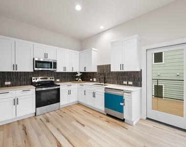 2309 Montopolis Dr - Photo Thumbnail 9