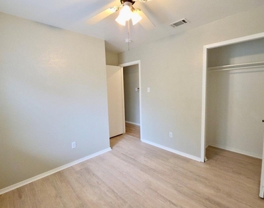 8508 Romney Rd - Photo Thumbnail 17