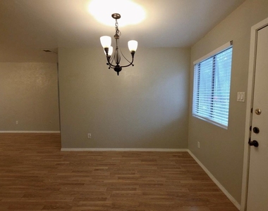 8508 Romney Rd - Photo Thumbnail 4