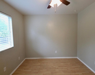 8508 Romney Rd - Photo Thumbnail 13