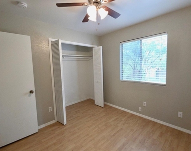 8508 Romney Rd - Photo Thumbnail 12