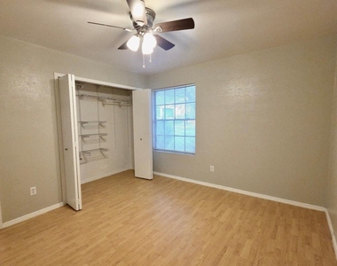 8508 Romney Rd - Photo Thumbnail 8