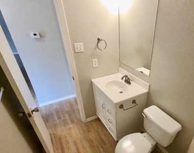 8508 Romney Rd - Photo Thumbnail 14