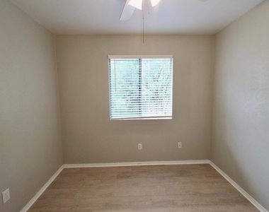 8508 Romney Rd - Photo Thumbnail 16