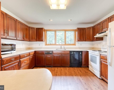 18 Byway Road - Photo Thumbnail 12