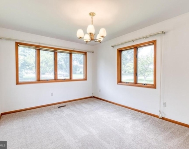 18 Byway Road - Photo Thumbnail 9