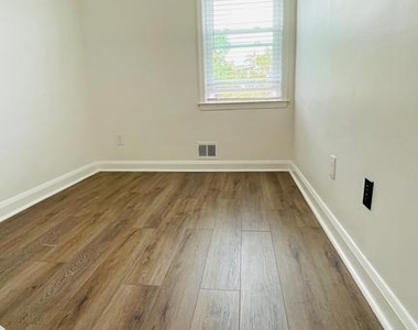5015 Wilkens Ave - Photo Thumbnail 9