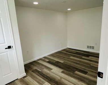 5015 Wilkens Ave - Photo Thumbnail 7