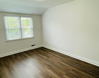 5015 Wilkens Ave - Photo Thumbnail 11