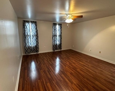 1527 W 36th Street - Photo Thumbnail 8