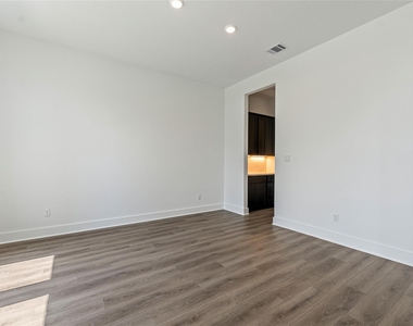 2532 Chiavari Way - Photo Thumbnail 6
