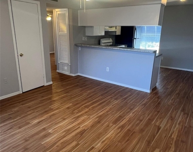 4412 Avenue A - Photo Thumbnail 4