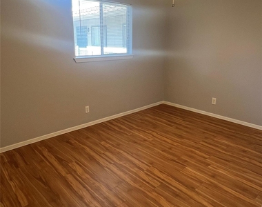 4412 Avenue A - Photo Thumbnail 5