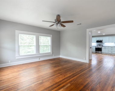 329 Flores St - Photo Thumbnail 4