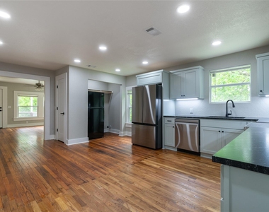 329 Flores St - Photo Thumbnail 6