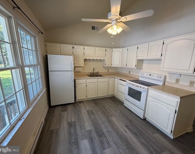 33135 Woodland Court N - Photo Thumbnail 2