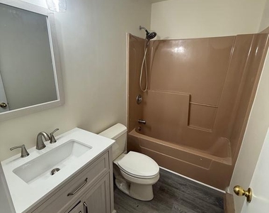 33135 Woodland Court N - Photo Thumbnail 7
