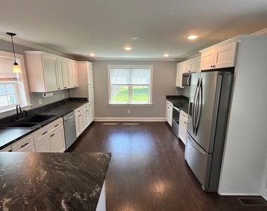 112 E Main Street - Photo Thumbnail 4