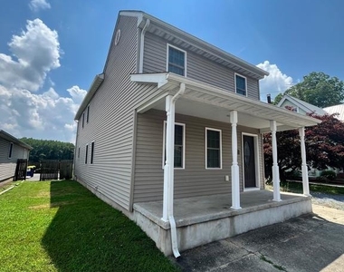 112 E Main Street - Photo Thumbnail 2