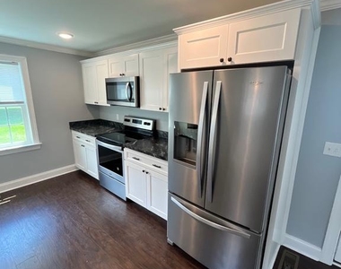 112 E Main Street - Photo Thumbnail 6