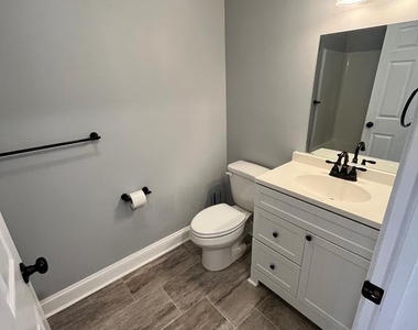 112 E Main Street - Photo Thumbnail 10