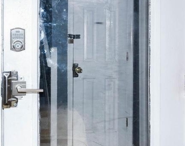 554 Newcomb Street Se - Photo Thumbnail 6