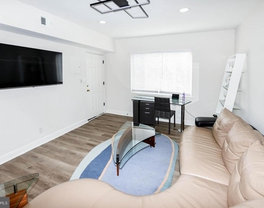 554 Newcomb Street Se - Photo Thumbnail 11