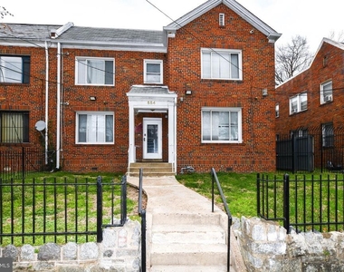 554 Newcomb Street Se - Photo Thumbnail 1