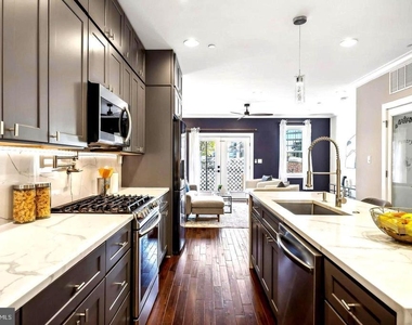 1213 Holbrook Street Ne - Photo Thumbnail 5
