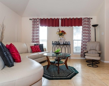 1261 Rainbow Parke Dr - Photo Thumbnail 3