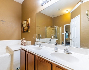 1261 Rainbow Parke Dr - Photo Thumbnail 16