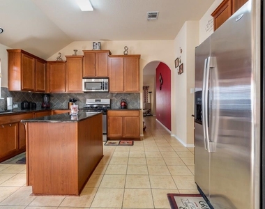 1261 Rainbow Parke Dr - Photo Thumbnail 8