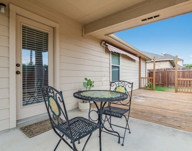 1261 Rainbow Parke Dr - Photo Thumbnail 2