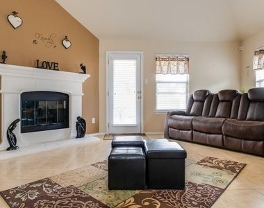 1261 Rainbow Parke Dr - Photo Thumbnail 5