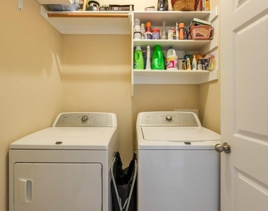 1261 Rainbow Parke Dr - Photo Thumbnail 17
