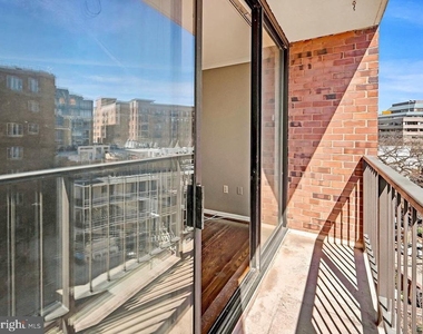 2555 Pennsylvania Avenue Nw - Photo Thumbnail 20