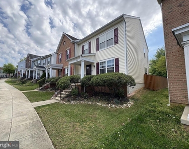 4005 Blakney Lane Se - Photo Thumbnail 2
