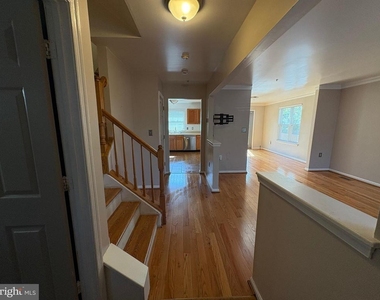 4005 Blakney Lane Se - Photo Thumbnail 3