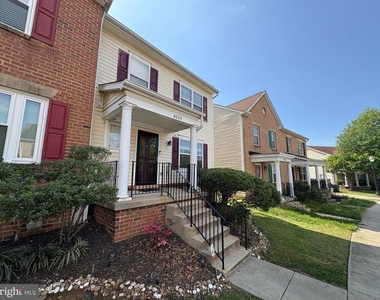 4005 Blakney Lane Se - Photo Thumbnail 1