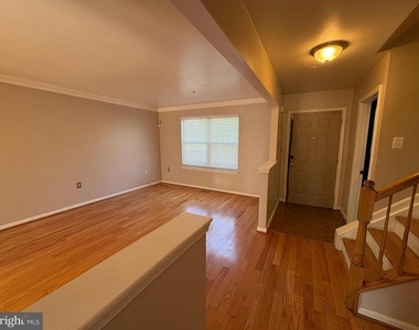 4005 Blakney Lane Se - Photo Thumbnail 4