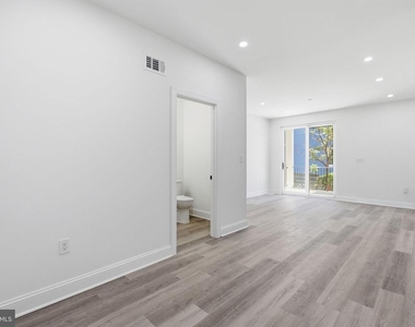 2404 North Capitol Street Nw - Photo Thumbnail 4