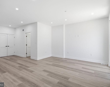 2404 North Capitol Street Nw - Photo Thumbnail 3
