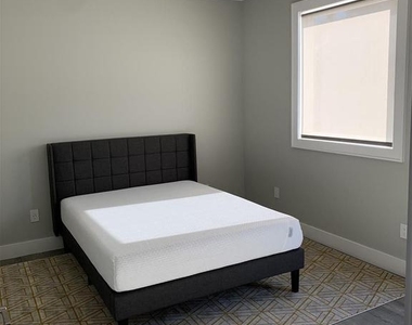 808 Elliott Ave - Photo Thumbnail 8