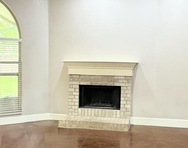 2224 Kerr Trl - Photo Thumbnail 5
